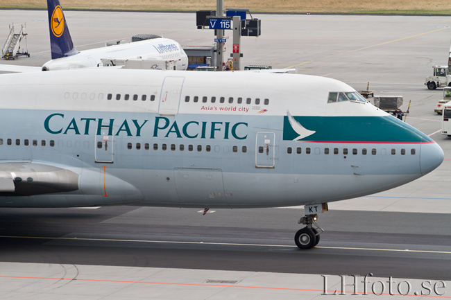 Cathay Pacific Airways, Boeing 747-400, B-HKT