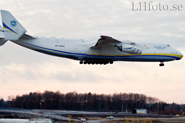 Antonov An-225 Mriya, UR-82060, Arlanda, 2012